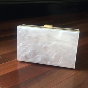 Box of style clutch